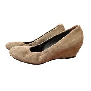 Paul Green Munchen Tan Suede Hidden Wedge Loafers No Size Tag 8.6 Inch Shoe